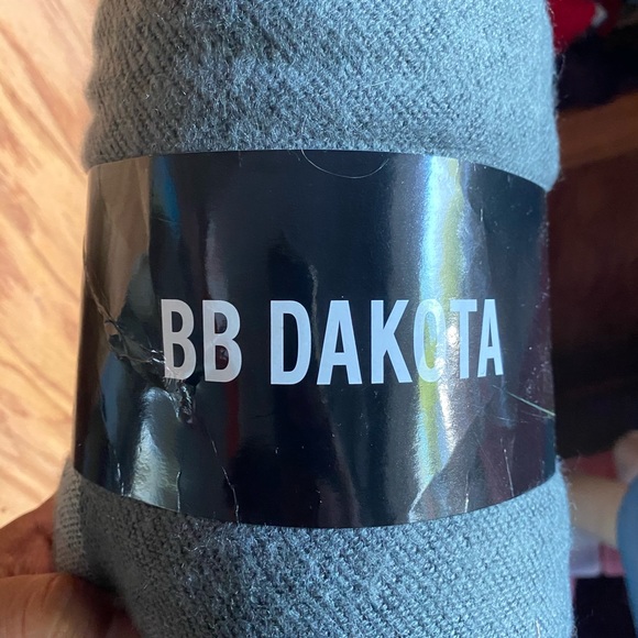 BB Dakota Poncho - Picture 3 of 4